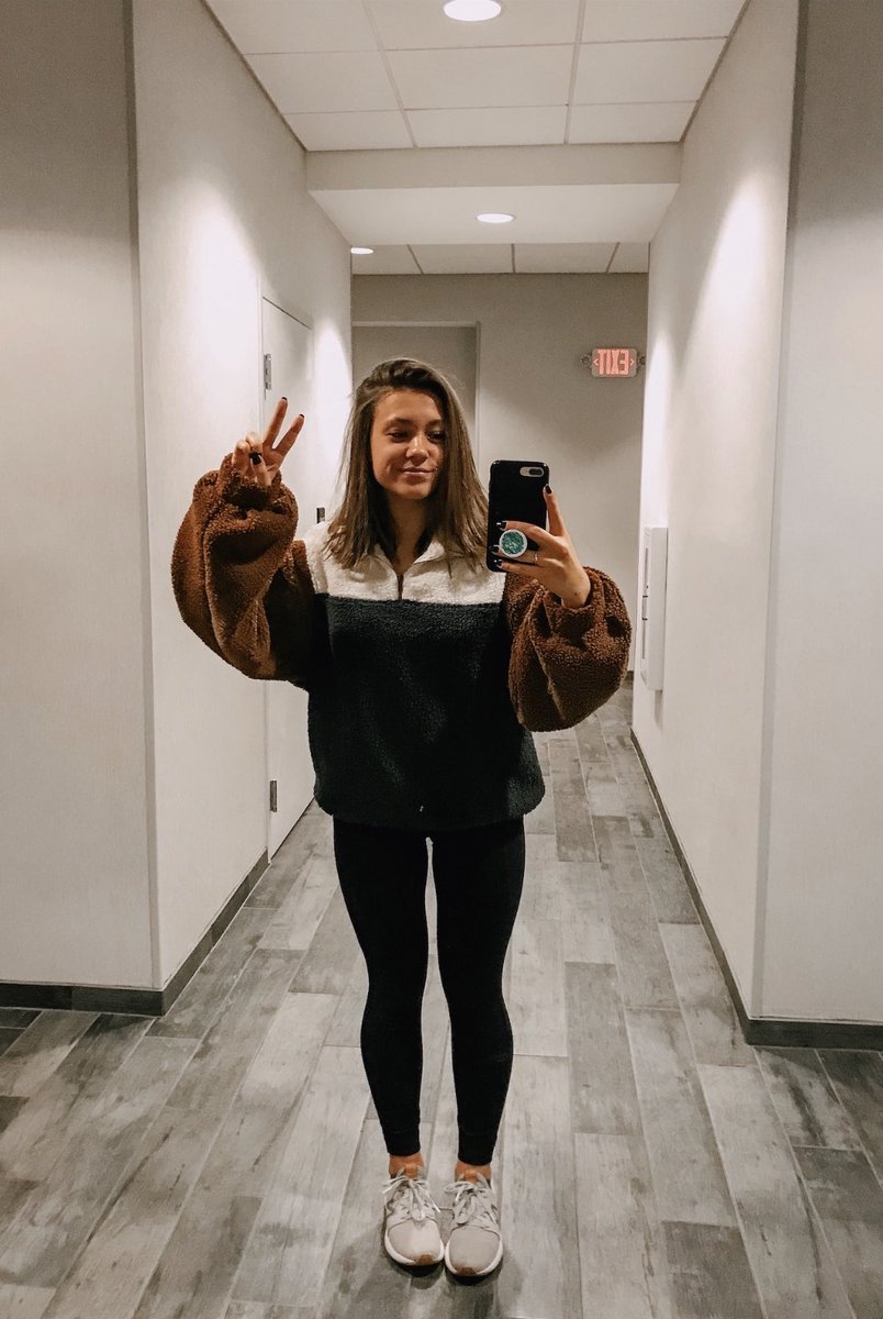 brokehaven's tweet photo. day 3(?) of social distancing— lol, get ready for some pics n vids homiessss 😋 https://t.co/kD7JTJri7C