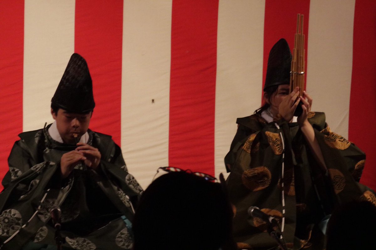dento_geino's tweet photo. 伝統芸能部では、日本の伝統芸能である雅楽を演奏しています。国際交流の機会が多い住吉高校では、留学生の歓迎会や���学旅行で舞や演奏を披露する機会がたくさんあります！
興味のある方はぜひ仮入部で月曜、水曜、金曜日に理科棟の3階の作法室に来てください！お待ちしてます！
#住吉高校 https://t.co/YHGsLR1uox
