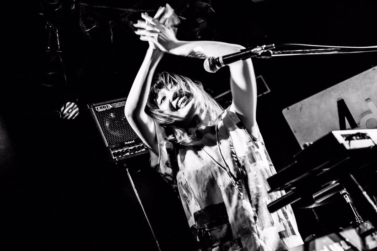atyan1127's tweet photo. 本日3/19はDr.FOOLのスーパーギタリストずんちゃんと、紅一点キーボードY様の誕生日です！おめっとさん！🎂🎉

いつも笑かせてくれる、楽しい事が大好きな二人。なんか波長が似てる二人。
いつもありがとう！！

格好良い二人の写真あげとくでな。

photo by 齋藤タカヒロ
#drfool https://t.co/qXUid1Vc5R