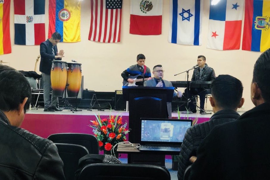 gax10_jacob's tweet photo. Una gran experiencia este miércoles, primer servicio con discípulos y en línea...Que la obra continúe...Sigan orando por cada servicio y por estos hombres valientes...Saludos iglesia. https://t.co/Cn8I1yJEyP