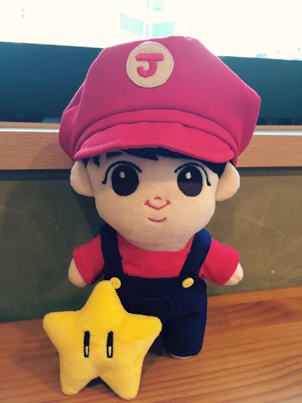 HAMZZIN DOLL(2016)by @hamzzin_dollJin has this doll on his room and hold him in fansign