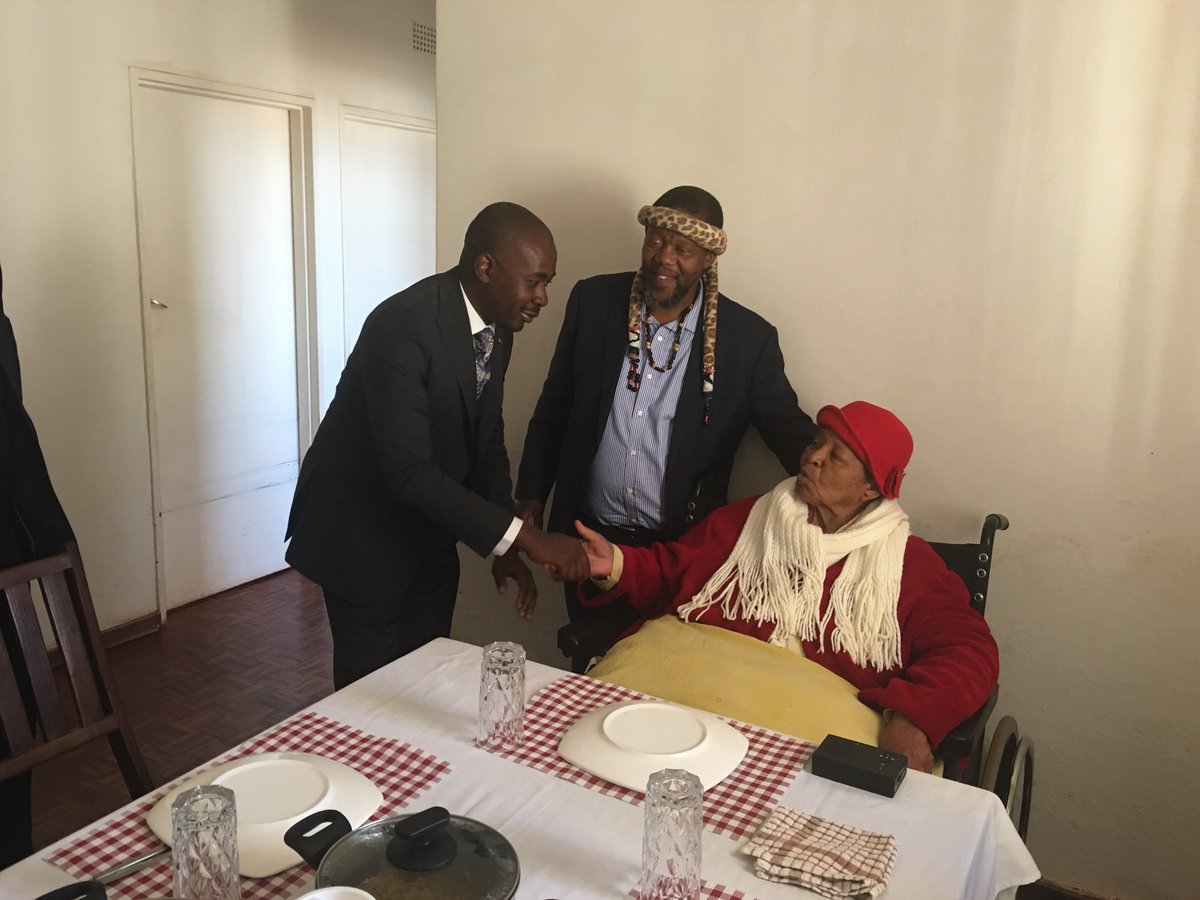 nelsonchamisa's tweet photo. Condolences to the Ndiweni family on the passing on of ugogo uMasuku,Paramount Chief Felix Nhlanhla Ndiweni’s mother.Ugogo uMasuku, Indlovukazi yethu, uMadlenya, uZikode, uMlondo is no more. Our 96 year old pious &amp; great mother, proud resident of Ntabazinduna.MHSRIP! https://t.co/XUybuC0C7C