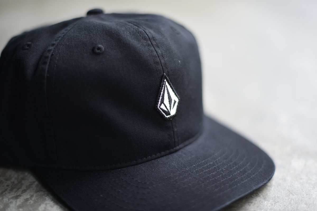 REGULATOR_WEB's tweet image. 【VOLCOM HEADWEAR】年中使えるヘッドウェアが入荷。サイズ調整が可能なスナップ＆アジャスター仕様のキャップはサイズを気にせず男女問わず被れて毎シーズン人気◎ regulator.jp/shopbrand/ct434 #regweb #ボルコム #volcom #キャップ #帽子
