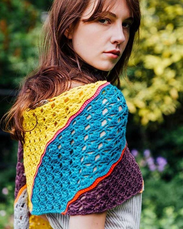 Good morning ! I hope everybody is safe in these difficult and confusing times. I am working on the pattern for this Parallel Lines Shawl. I will release this design soon ! Photography credits : <a href="/insidecrochet/">Inside Crochet</a> team.  #haken #crochet #crochetersofinstagra… ift.tt/2vxArAa