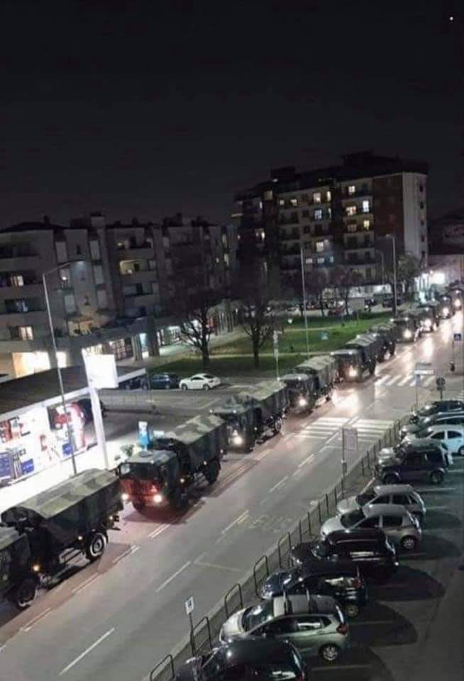 brunoceccarelli's tweet photo. Questa immagine straziante delle bare che lasciano #Bergamo sui mezzi militari non ha bisogno di parole. Solo un cordoglio sentito a tutti i bergamaschi, e un abbraccio sentito ai familiari delle vittime. https://t.co/9r4Kc1gSK5
