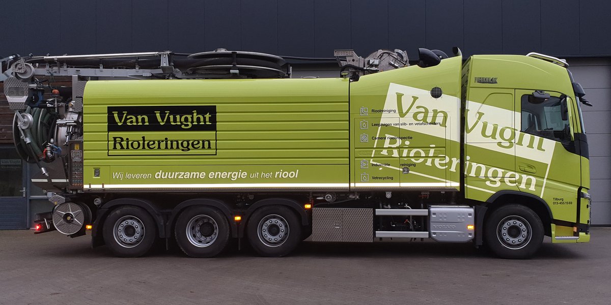 Quaform's tweet photo. De nieuwe Volvo vetafscheidings vrachtwagen van Van Vught Rioleringen voorzien van belettering met reflectie folie.

#reflective #belettering https://t.co/zSQuLkJNgU