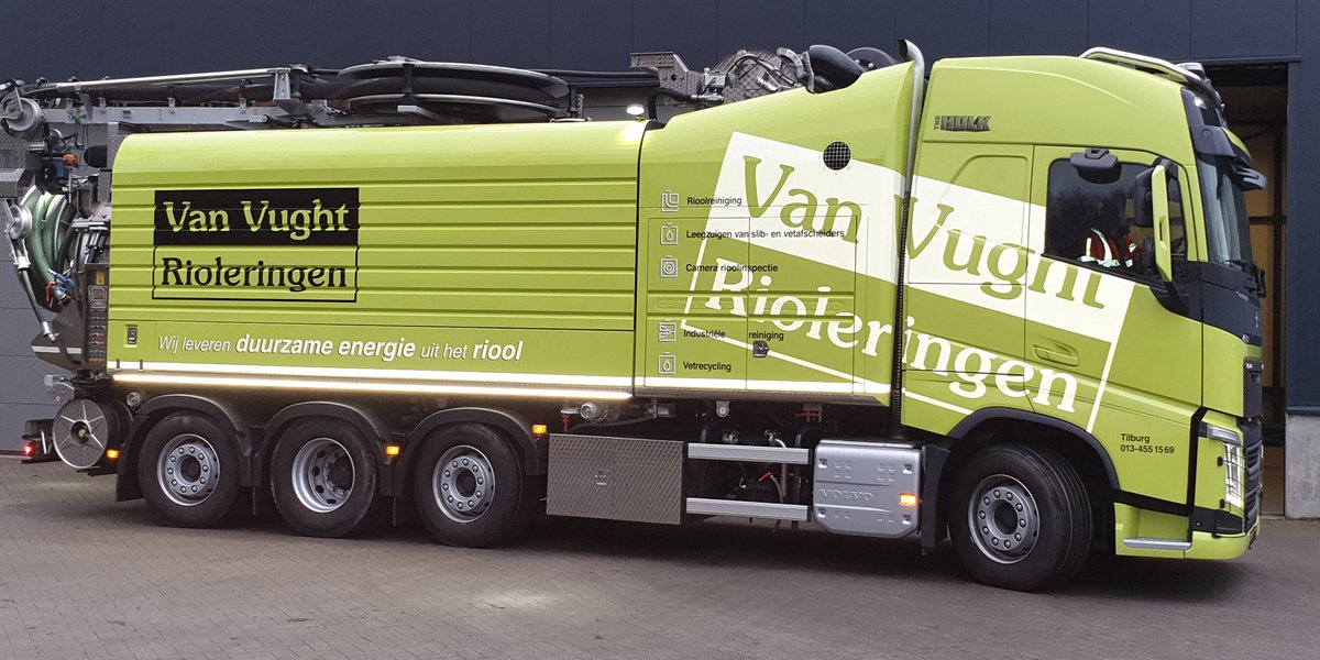 Quaform's tweet photo. De nieuwe Volvo vetafscheidings vrachtwagen van Van Vught Rioleringen voorzien van belettering met reflectie folie.

#reflective #belettering https://t.co/zSQuLkJNgU