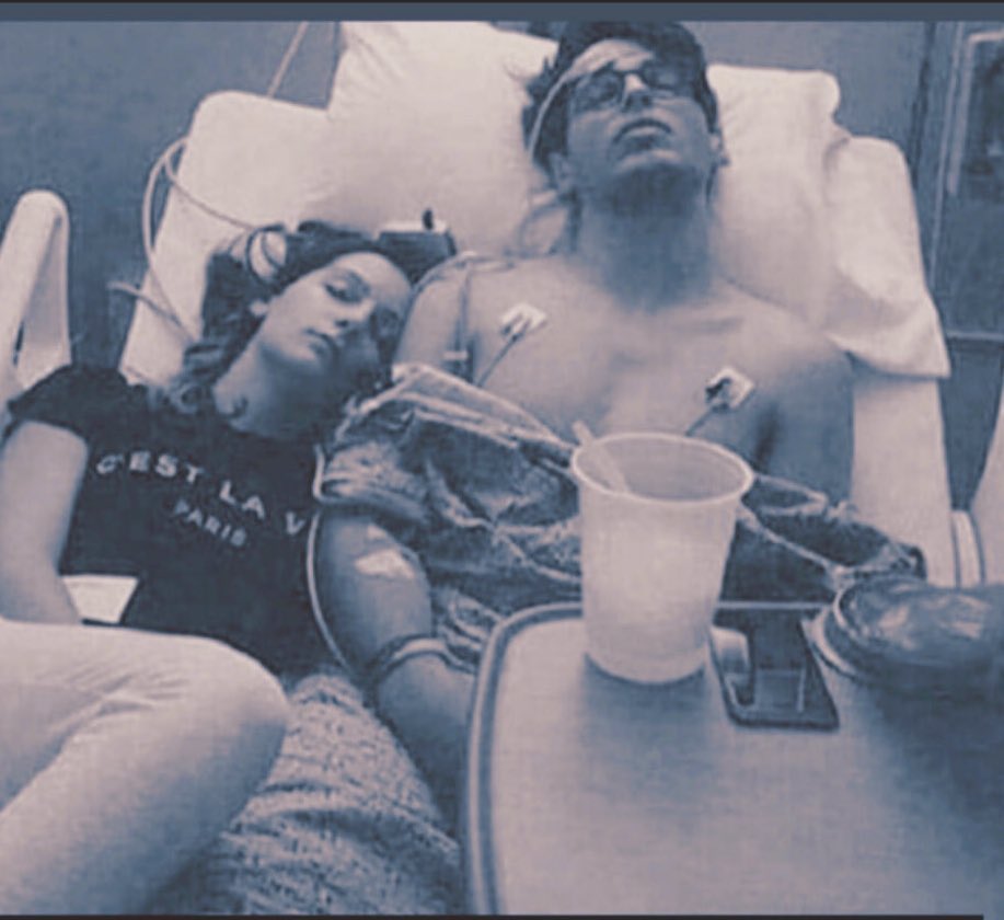 احدهم يراك علاجا حتى وان كنت مريضا 👌
#بالقرب_مني