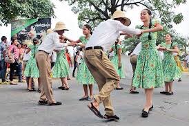 VillegasPoljak's tweet image. Hoy #19Mar te invito a tomar unos minutos para cantar con tus niñ@s y adult@s mayores la canción  “Fiesta en Elorza” de Eneas Perdomo. Anda, grábalo y comparte con etiqueta #VivaVenezuela. Porque nuestra cultura e identidad son más fuertes que un virus
youtube.com/embed/wzL1k36k…