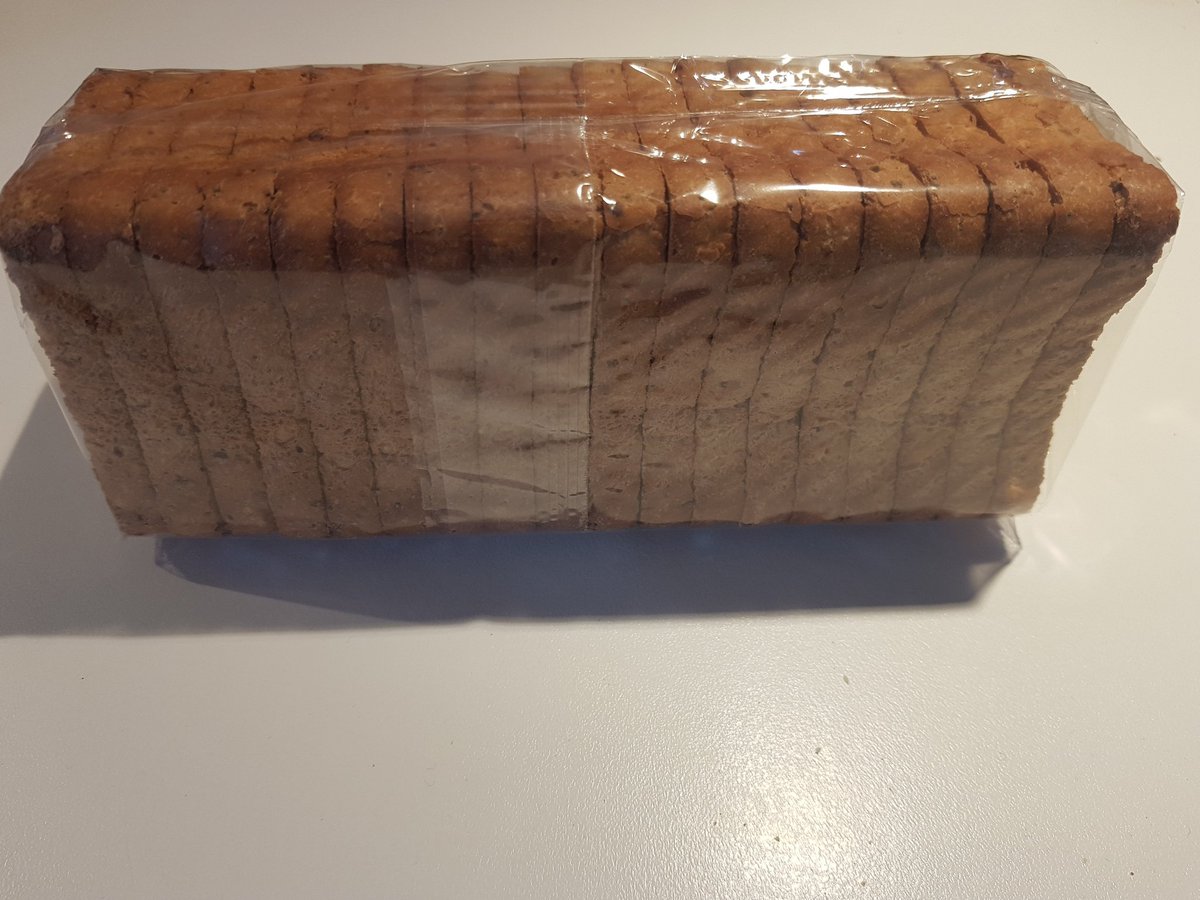 ulisstvic's tweet photo. @mathsenvie2 
Après les gâteaux, les biscottes! Dans mon paquet de biscottes, j ai 2 étuis comme celui-ci.
1-Combien de biscottes ai je en tout?
2-Si j en mange 2 par jour, dans combien de jours, mon paquet sera t il vide?
3- et si j en mange 3? https://t.co/tMGjUebKCl