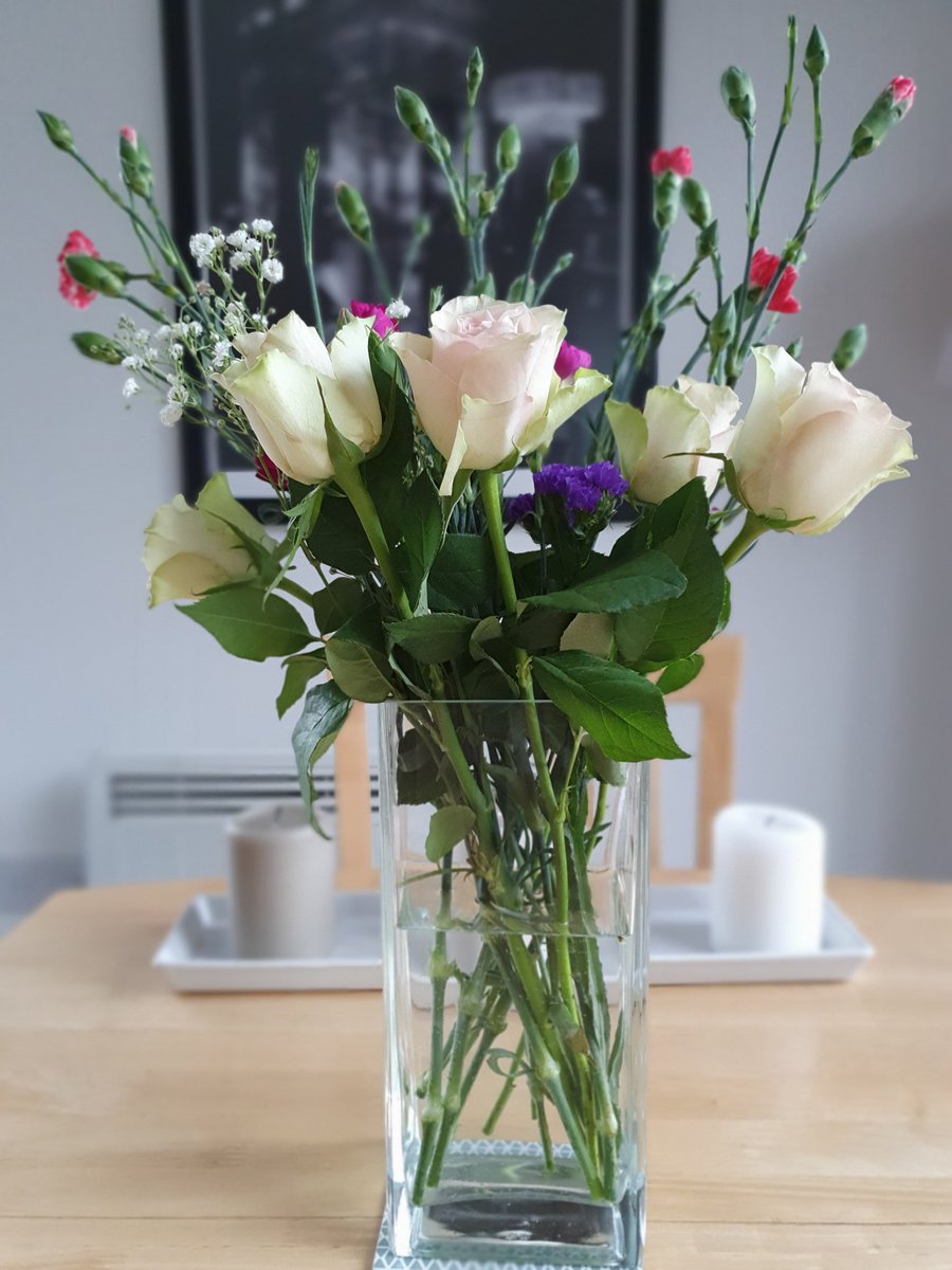 polly_cbt's tweet photo. I feel lucky to be in a role where I am able to WFH, and use technology to keep in touch with my colleagues, friends and family. Today I'm also feeling grateful for my lovely fresh flowers. #gratitudejournal #mentalwellbeing https://t.co/Zf0xRveKPT