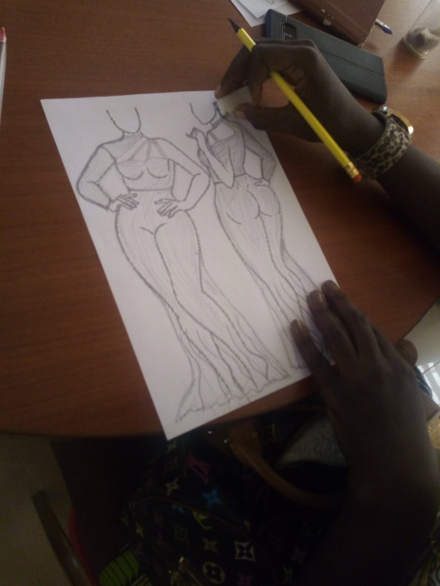 afrofashionev's tweet image. Nous essayons d&apos;habiller un mannequin avec un modèle de tenue à @NunyaLab  

@LomeMjl @Devbase_Tg @USEmbassyLome  @Gbedeka4Richou 

#FashionEvangelist #ModeSpace #Croquis #mode #fashion