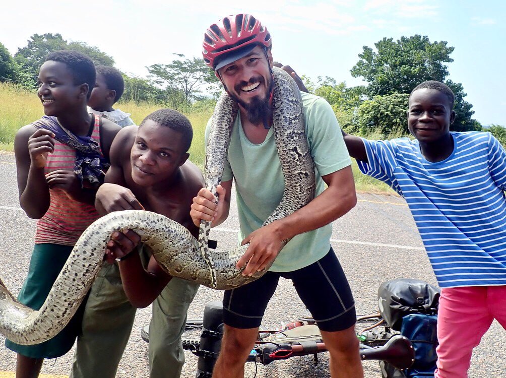 raimonescapa's tweet photo. @isnatsmyname Entre Ciutat del Cap i el Caire, poc abans del confinament... 😥#SpecializedAwol #Africa @Specialized_ESP https://t.co/z9ihG6IhHz