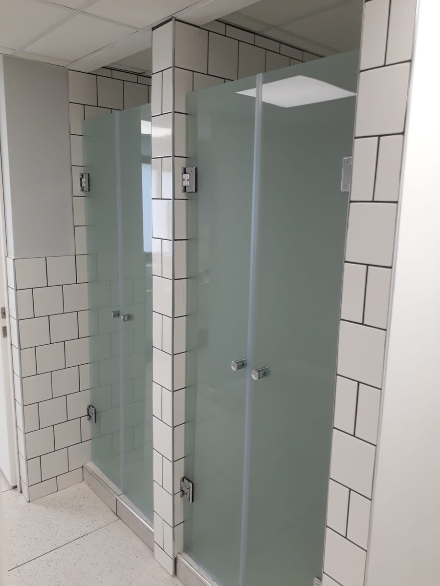 IpswichGlass's tweet photo. We have recently supplied and installed these soft close shower doors for StudioFlex 

10mm toughened safety glass in satin with polished edges and soft close hinges #ipswich #gym #studio #showerdoors #suffolk https://t.co/ekxVahYCU0
