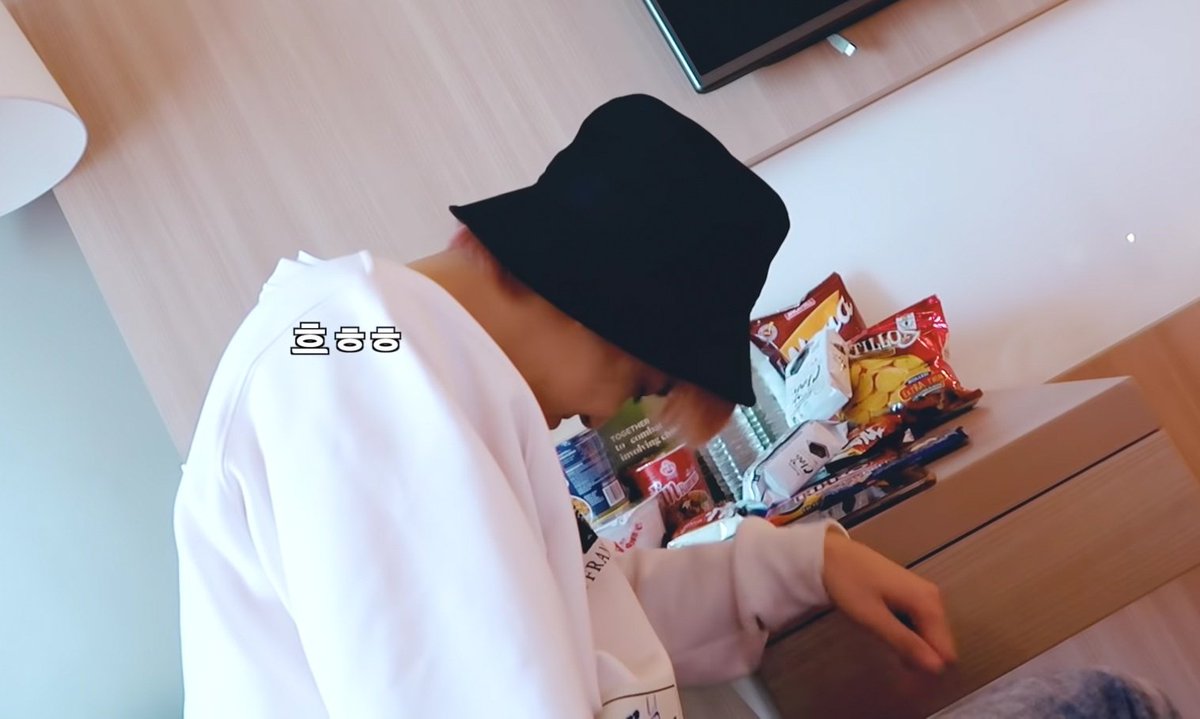 :พี่เจโน่ ข้างหลังนั่นแฟนพี่ใช่มั้ยคะ
:ครับ อยากเห็นหน้ามั้ย
:พี่แจมิน~
:ไม่ใช่ครับ ชื่อไอ่ดื้อ
#nomin