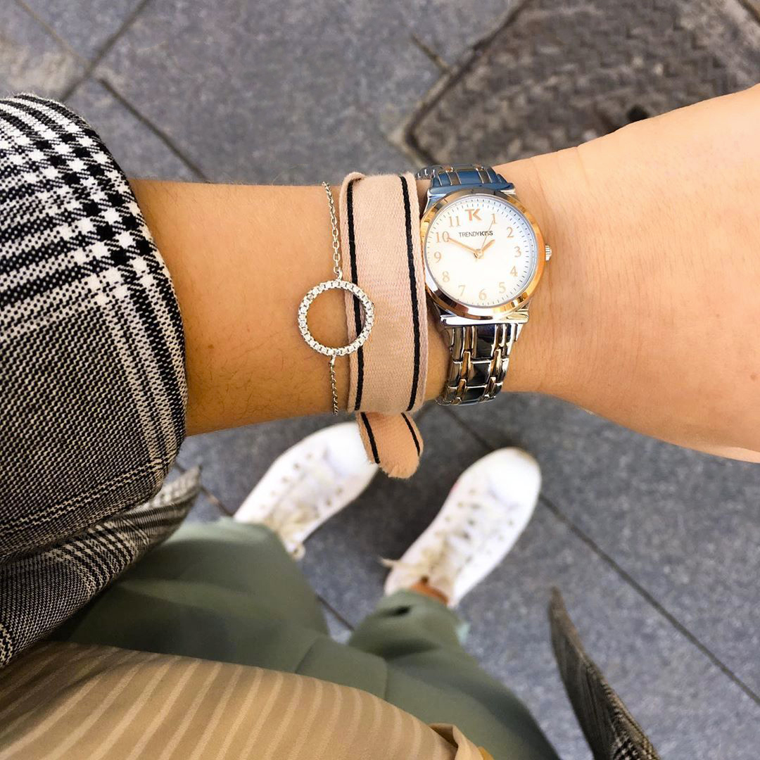 Trendy_Kiss's tweet photo. Thursday mood avec le modèle KATIA ✨ #TrendyKiss
#watches #watch #womenwatches #womenwatch #tendance #montre #montres #montresfemme #montrestendance #style #fashion #blogueuse #modefemme #bijou #bijoux #horlogerie #Besançon #trendyelements #chic #details #accessoires #rosegold https://t.co/JTrnhMpxdR