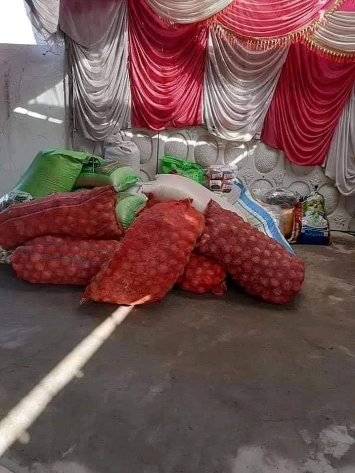 ZShokro's tweet photo. لاڙڪاڻي جي MPA جي ڊي اي اڳواڻ معظم خان عباسي طرفان ذاتي خرچ تي پنهنجي تڪ واسين ۾ هڪ لک ماسڪ ۽ سينيٽائيزر سميت وس آهر راشن ورهائڻ جو اعلان سنڌ ۾ ٻيا به MPA رهن ٿا .
@MPAMoazamAli   @TrendsSindhi #teamsindhvoice https://t.co/h1cAHcV0kg