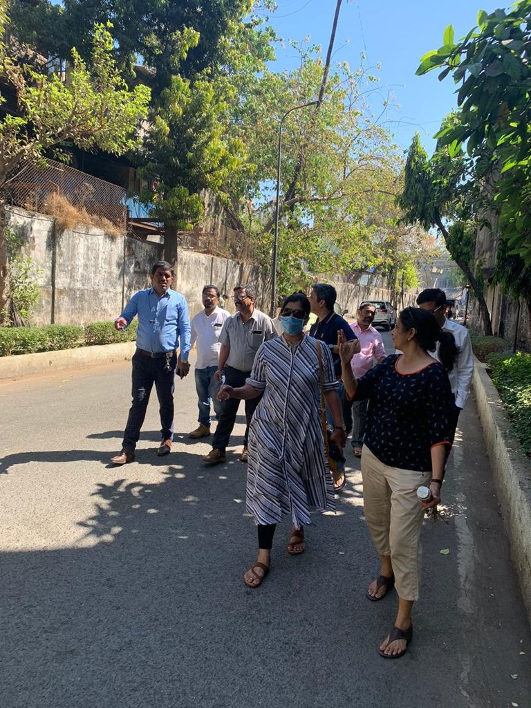 ActionGroupLP's tweet photo. Thank you @mybmcWardGS & @santoshjadhav99 for inspecting Lodha Road for illumination and beautification to ensure safety of women & prevent antisocial activities. #GSouthexcels #TeamATLivesuptopromises #KishoriTaicares #SafetyFirst
@AUThackeray @KishoriPednekar @UghadeSharad https://t.co/yZbw1gHnG5