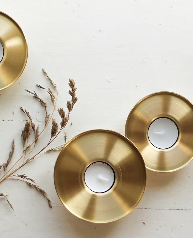 The brass Kippo tea light cup has a minimalistic and clear form language.⁠
⁠
The product’s two sizes can be placed interestingly overlapping each other. Kippo is delightful to see, both on its own and as a setting of several pairs.⁠
.⁠
.⁠
#himmee… ift.tt/33tgJlG