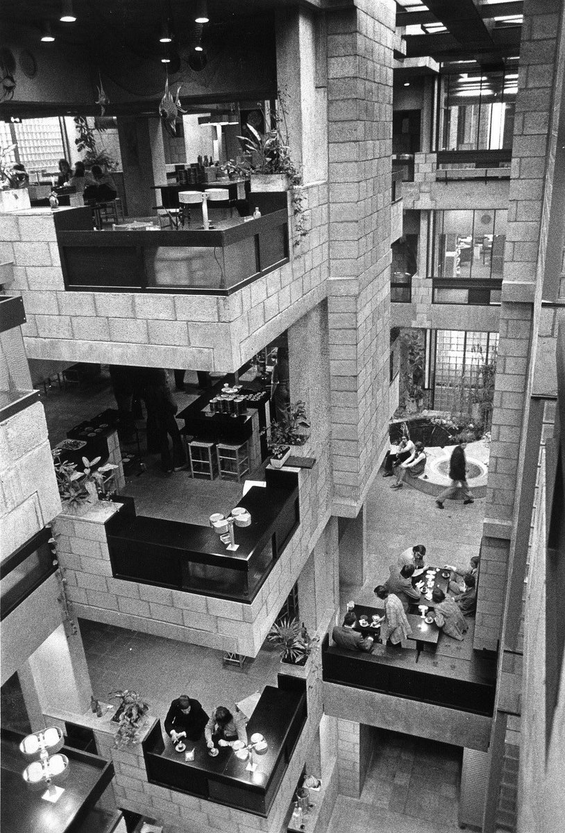 manolomiralles's tweet photo. #JuevesDeArquitectura Edificio de oficinas Centraal Beheer. Herman Hertzberger, 1970. https://t.co/z5SvWTtZSi
