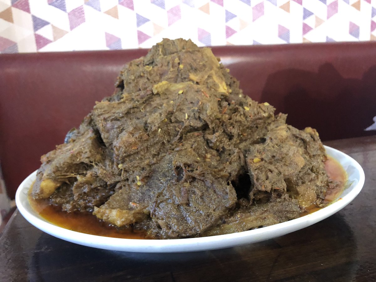 MoroMonggo's tweet photo. 【Rendang(ルンダン)】
みんな大好きルンダン❣️辛いのがお好きでない方にも安心!選んで損はない一品でございます🤩
専用にカットをお願いし食べ応え十分にPOWER UPしたルンダン🤩お待たせしましたー😋😋
#モンゴモロ #ルンダン #monggomoro #rendangsapi https://t.co/kaUEZGioZP
