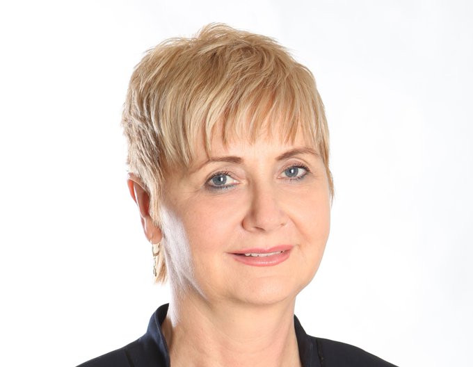 NEOVLIVNICZ's tweet photo. Jak se premiér Andrej Babiš chová k obyčejným lidem, když se kamera nedívá. Nadává, vyhrožuje a práskne telefonem. Šéfka nemocnic pro https://t.co/0CWUFtjxm1 popsala svůj rozhovor s premiérem. https://t.co/tS6e3eLEZB https://t.co/tLlnkUN7fl