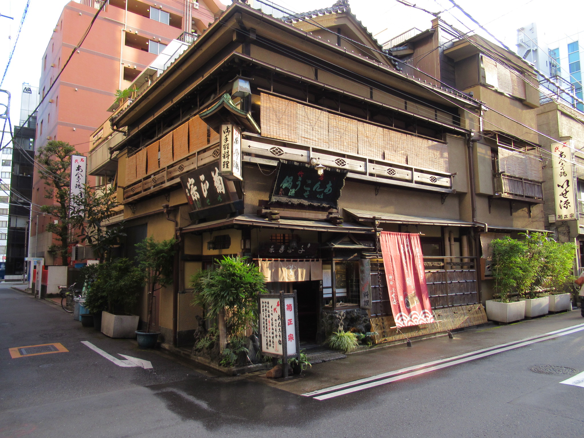きつれん シーズン末期なのですが あんこう鍋 を食べに 都内の有名店 いせ源 へ いつも思うけど あんこう鍋は おじや が美味しい 熱燗でお鍋 そして締めのおじや 最高の日本文化です 建物もいい感じです T Co V55gjsfqz4 Twitter