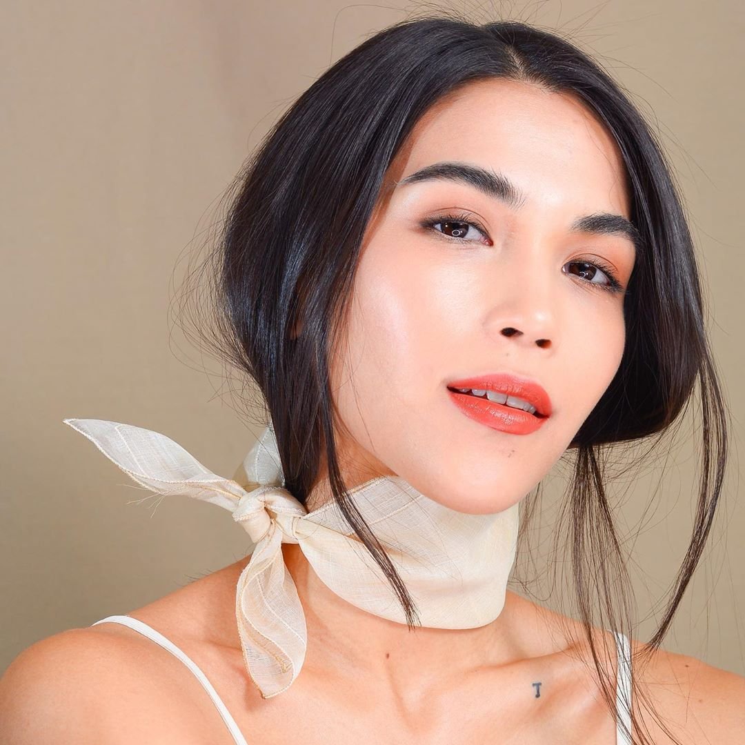 inherelementph's tweet photo. This balm and lipstick hybrid delivers a juicy wash of moisturizing color that brightens your skin (and your day) in a snap! These shades are designed to look good on any skin tone. https://t.co/dW5wg9neYQ