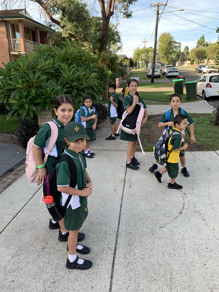While everyone is hoarding over food 🍳🍞🍚 and 🧻, this lot hoards to school every morning <a href="/PsCondell/">CondellParkPS</a>