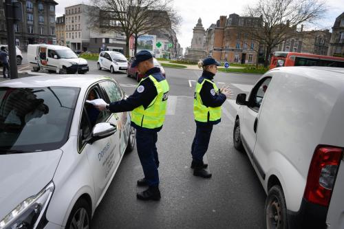 #Coronavirus "Avec gravité, je demande à tous de rester à la maison, la poussée de l'épidémie est là", prévient le préfet de la #Marne Au total 30 personnes sont hospitalisées (CHU de #Reims et hôpital #Épernay), dont 9 en réanimation lunion.fr/id140076/artic…