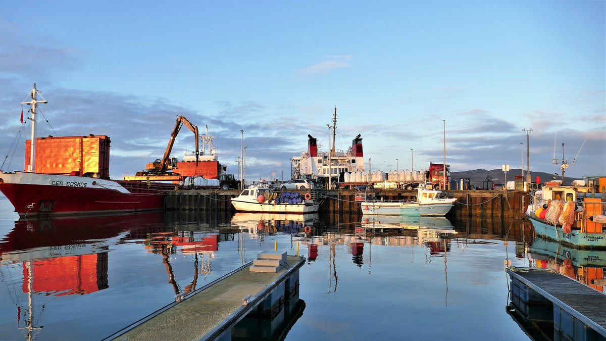 davidliv25's tweet photo. Port Ellen this morning lovely start to the day. https://t.co/MFx2vA8Inw