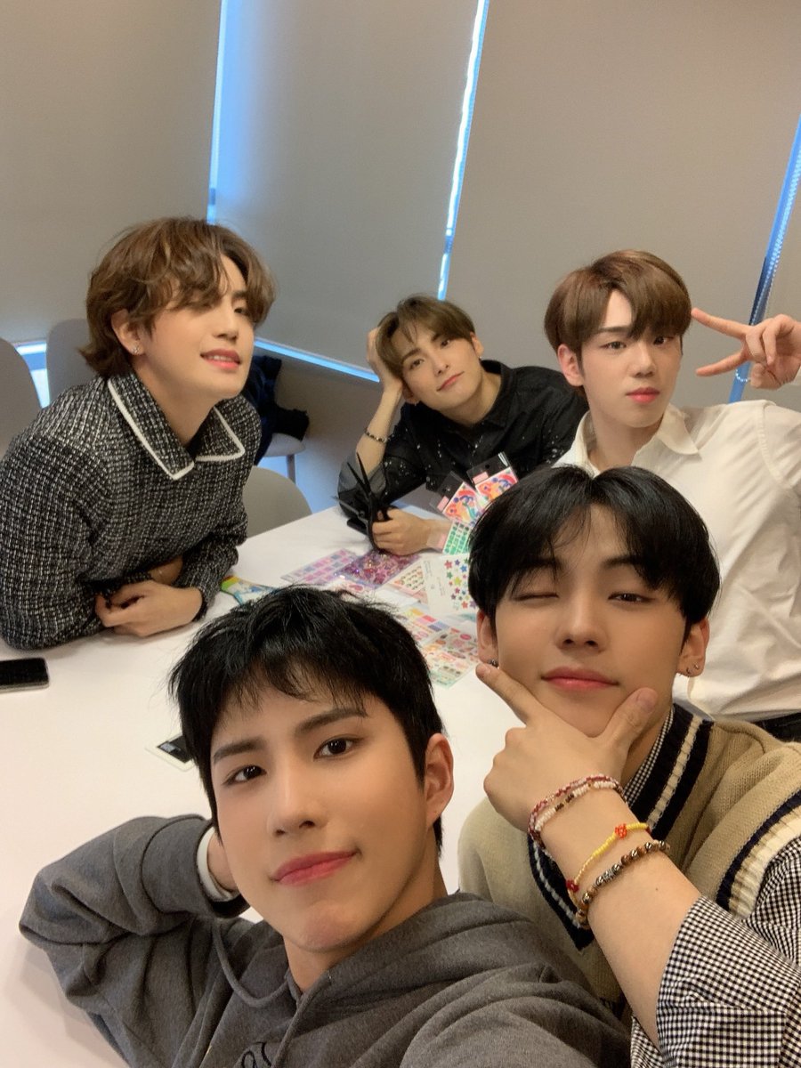 official_ACE7's tweet photo. [#에이스]

폴꾸란 이런 것이다.
뚜둔!!

#에이스 #ACE #초🌍ㅣ스 #CH🌍ice
#폴라로이드꾸미기 #폴꾸 #직찍직꾸폴꾸 https://t.co/cu3rFJc7sr