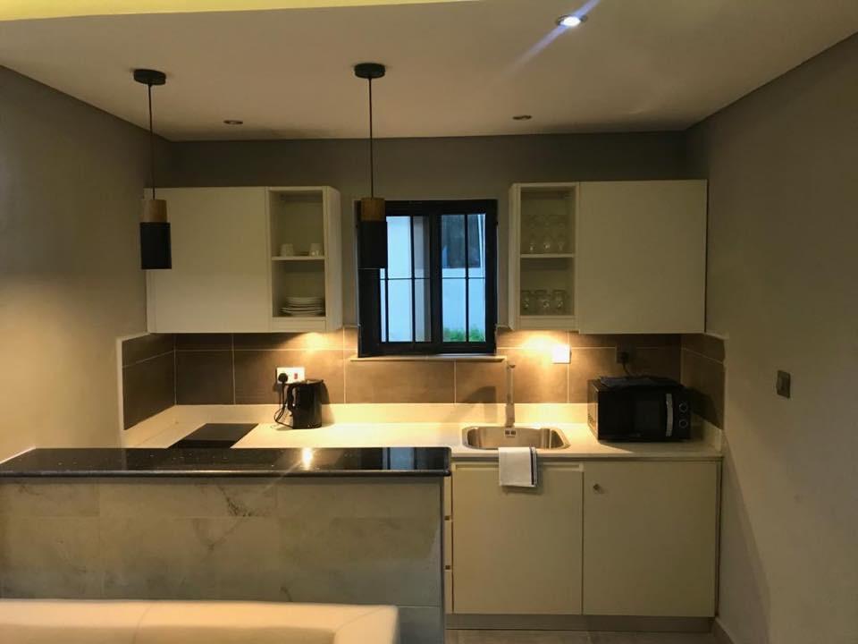 Studio Apartment

Location: Wuse 2 Abuja

24hrs Electricity
WiFi 
Kitchenette
Cleaning Services
DSTV
Security

Note: There is no washing machine. Laundry is few minutes away 

Price: 33k per night

Kindly RT 🙏🏾