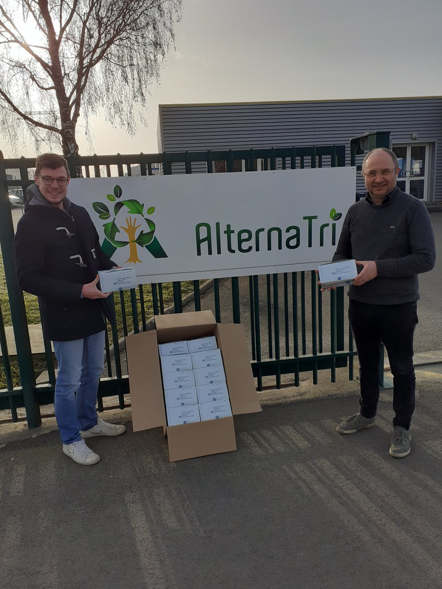 AlternaTri vient de distribuer 24 000 masques chirurgien à la Polyclinique de Laval, CHLaval et Fédération ADMR pour protéger les intervenants. Bon courage à tous.
