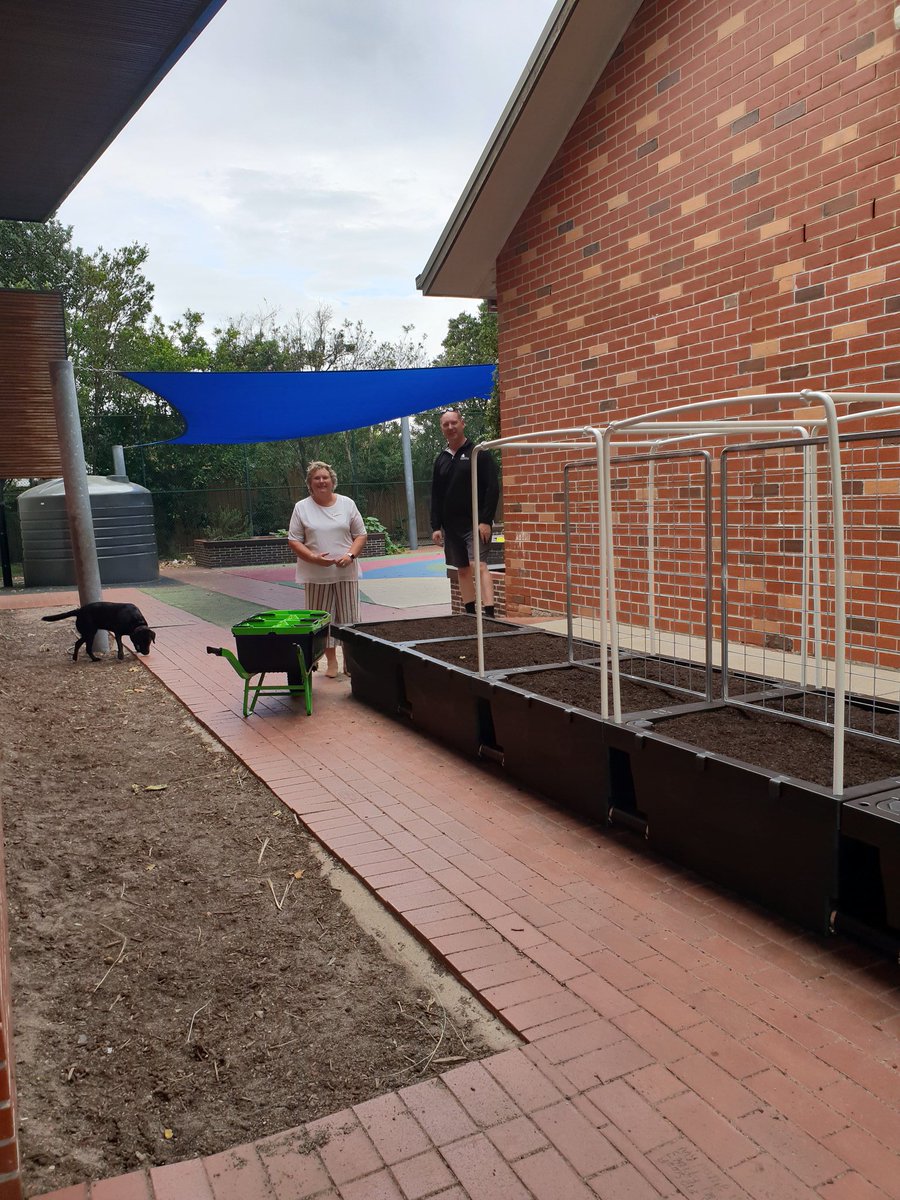 Biofilta's tweet photo. A popup self watering school farm capable of growing 200kg of food pa was supplied and installed in only 4 hours today.

Sacred Heart Parish school in Sandringham were excited to expand their food program using the #Foodcube system.

#foodsecurity #urbanag https://t.co/K84QhqvDKM
