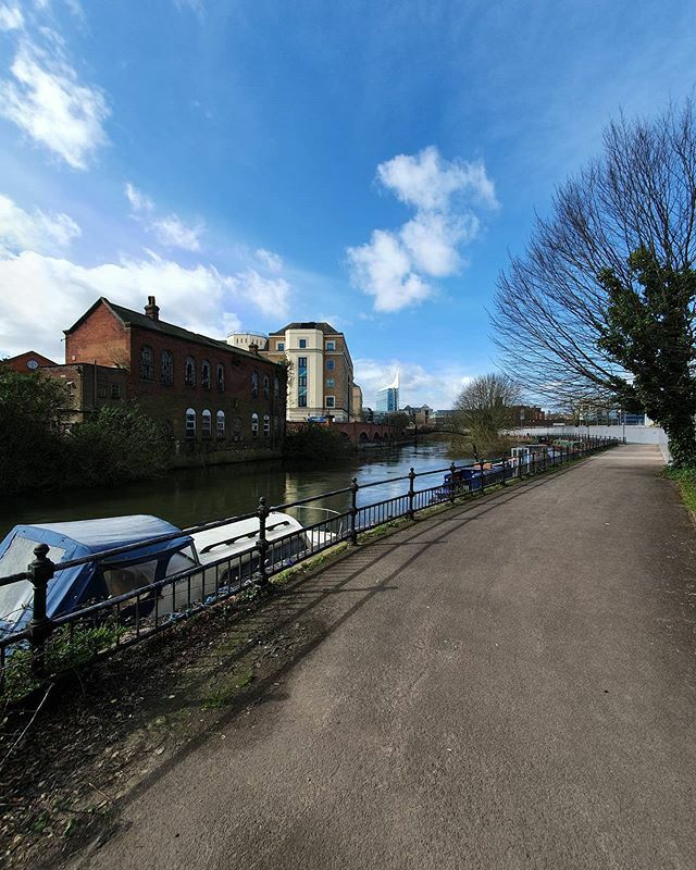 #reading_berks #instareadinguk #insta_readinguk #insta_rdg #your_britain #ukpics #uk #ukpotd #total_united_kingdom #photosofbritain #britain #theblade #britishsnapshots #photosofbritain #brilliantbritain #bluesky #kennetandavoncanal #riverkennet #yourbri… ift.tt/2Qte2vj