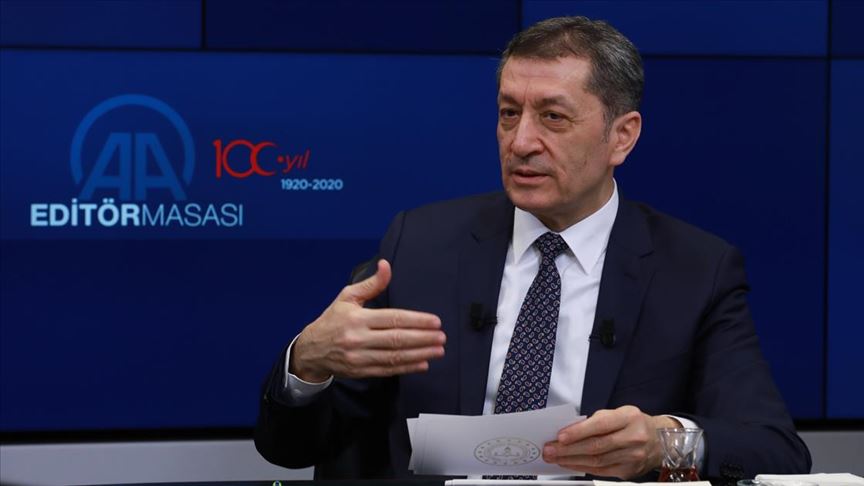 ntv's tweet photo. UZAKTAN EĞİTİM DERSLERİ TRT'DE
Dersler sabah 9'da başlayacak, tekrarları olacak https://t.co/xJgNSNYxCB https://t.co/uXfraHsU9E