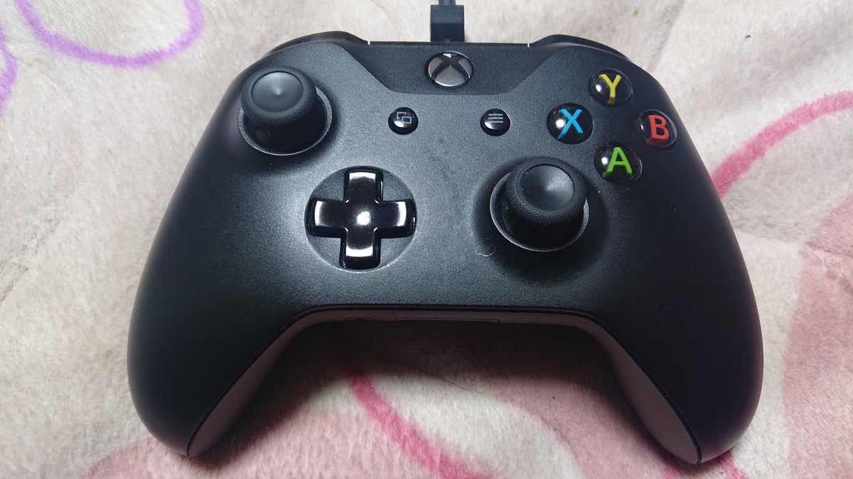 Utsubo Xbox Oneのコントローラが不具合です 設定で動作チェックしたら延々と十字キーの左が押しっぱなし状態になってます ググったらよくあるトラブルみたいで 伝導シールというのを買って張り付ければいいようなので 届いたら分解して 保証消えます