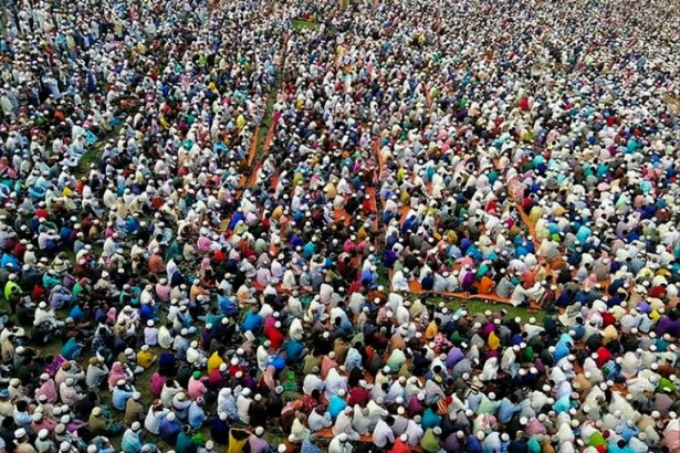 solhaberportalY's tweet photo. Bangladeş'te koronavirüs duası için on binlerce kişi toplandı!
https://t.co/SbJJcLI1Tm https://t.co/B7cUyPTvXY
