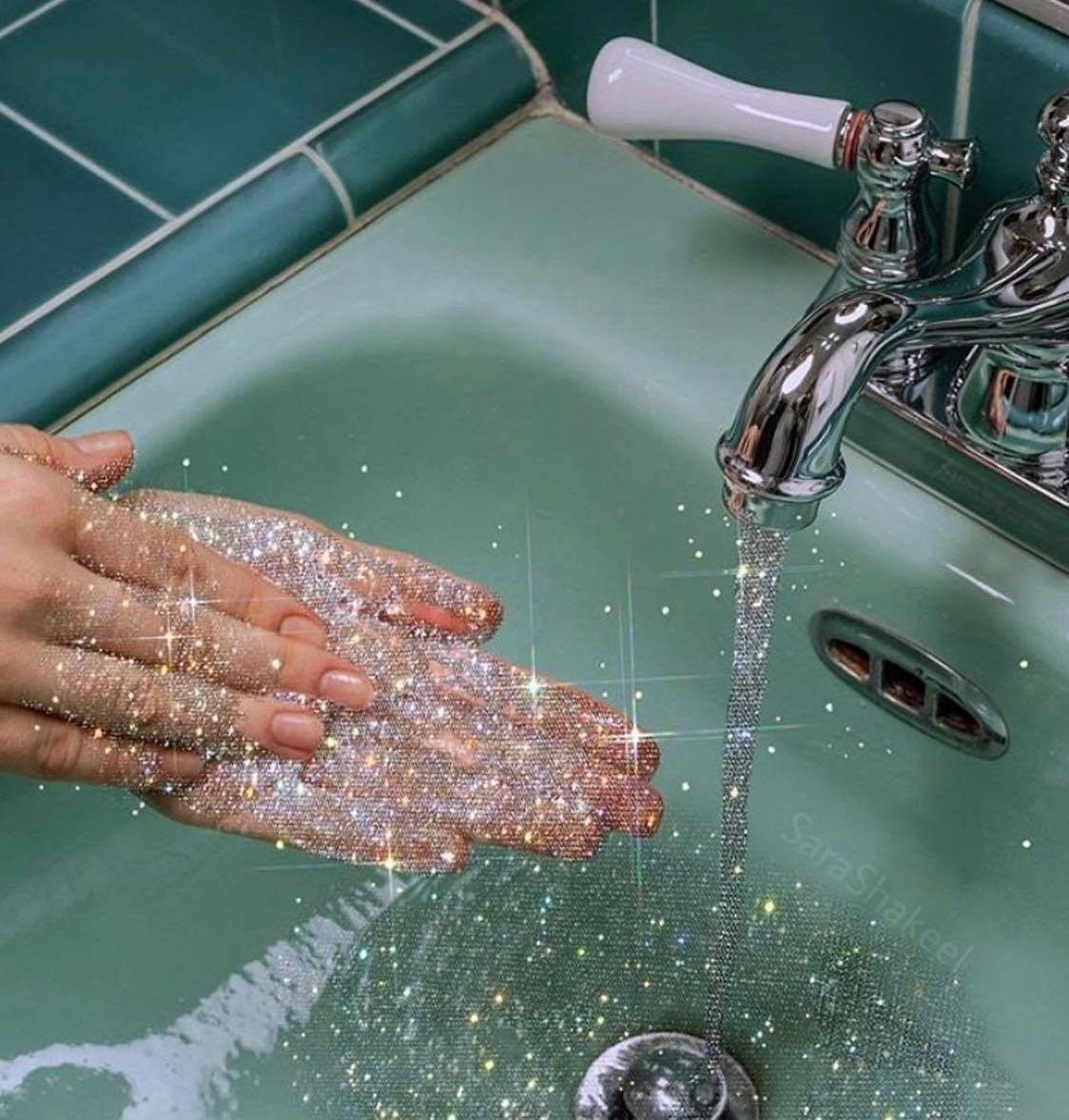 ✨Confinement ✨

Les jours passent et ça commence à devenir long pour nos Microbes (et pour nous aussi hein !) de rester à la maison.

Alors si on essayait de rendre toutes les tâches de la vie quotidienne ludiques, cap ?

#covid19