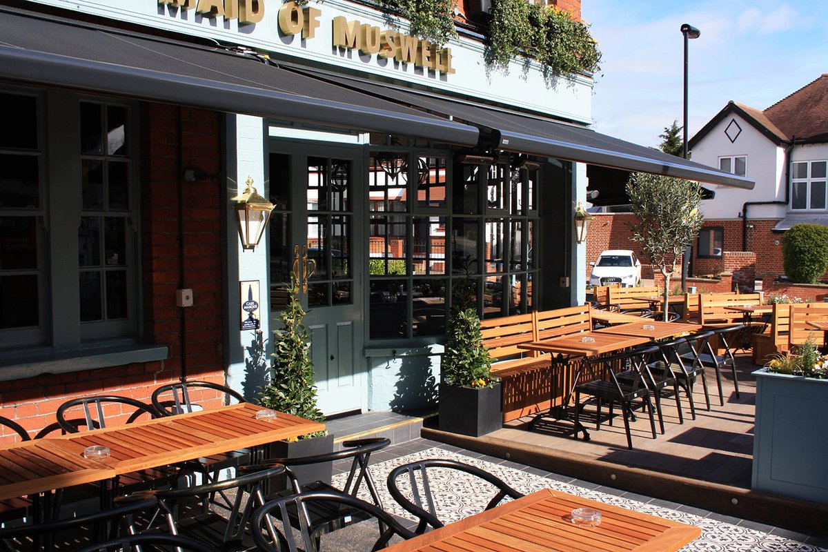 AELsolutions's tweet photo. One of our latest projects, The Maid of Muswell, has been completed with bespoke Iroko furniture, Matador dining chairs and retractable awnings.
#BoothSeating #IrokoFurniture #TerraceFurniture #Bespoke #FactoryMade https://t.co/vsjRAUTx65