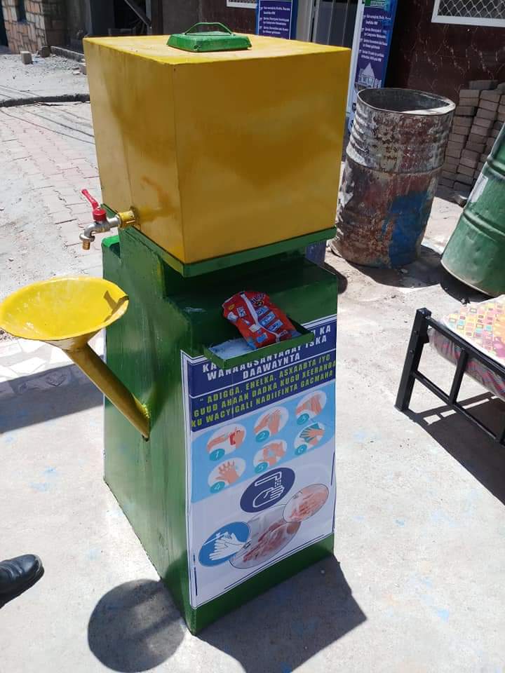 HonIkram's tweet photo. The city of Laascaanood is taking the fight against #COVID2019 to the next level. We need these handwash stations everywhere in our cities. Kudos to this effort&amp;creativity! 👏🏼👏🏼
#Kahortaggacovid19so 
#coronaviruswacyigalin https://t.co/3eoL205dIm