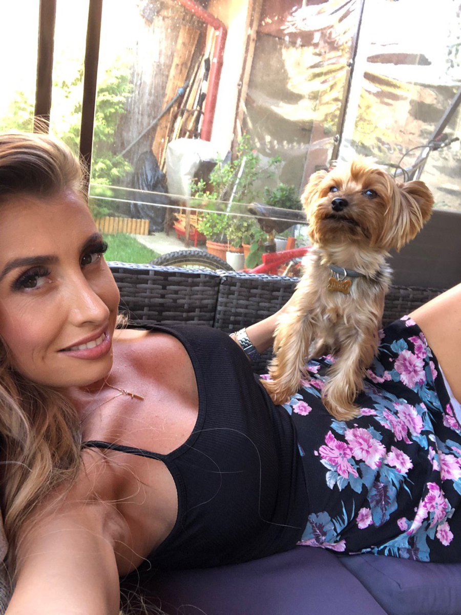 EnjoyableEmma tweet media