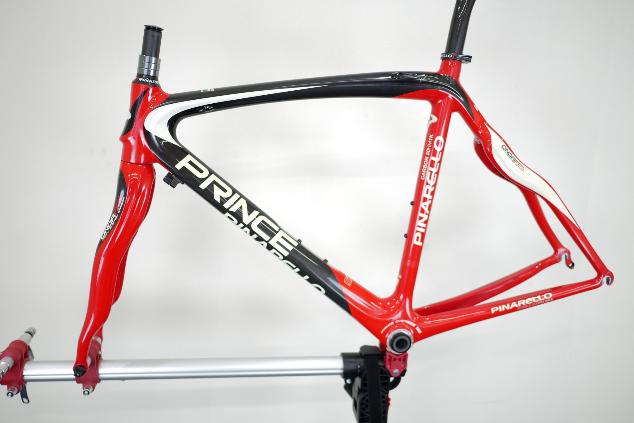 自転車買取販売専門店バイチャリ 公式 ということでリアル鳴子モデルこと Pinarello Prince 08年モデル です いやあカッコイイし美しいし赤いしグネグネだし 最高です 早く組みたい パーツ何にするかご意見ください T Co 自転車買取販売専門店バイチャリ 公式 ということでリアル鳴子モデルこと Pinarello Prince 08年モデル です いやあカッコイイし美しいし赤いしグネグネだし 最高です 早く組みたい パーツ何にするかご意見ください T Co