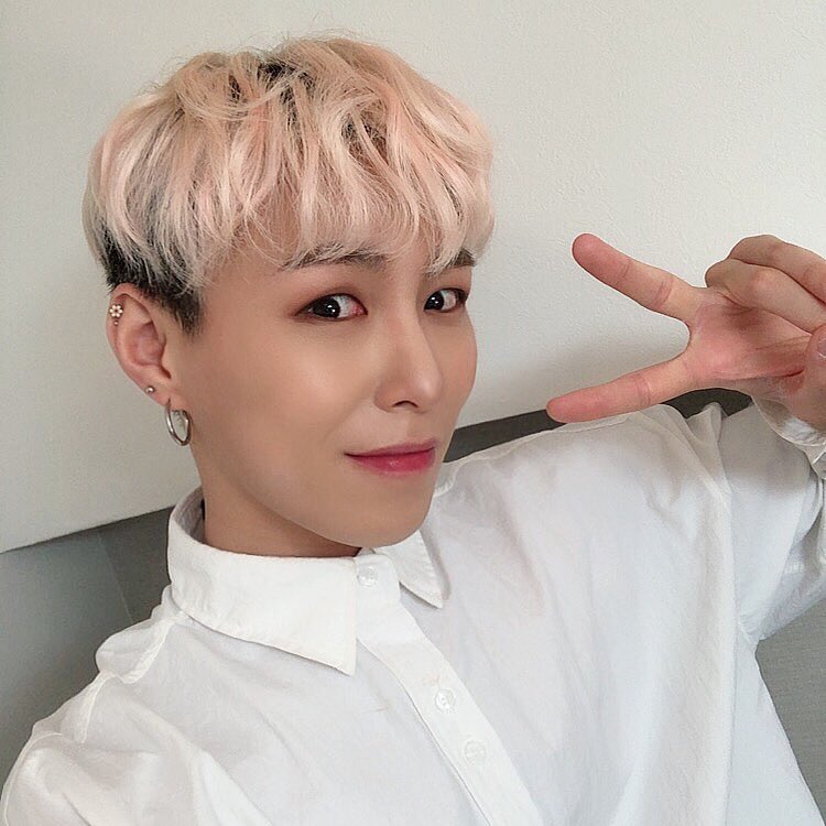 OTC_official_jp's tweet image. [Peter] 皆様と一緒にした時間が恋しいです。たくさん待っていてくれたのでまた会える時はもっと幸せな時間を過ごしたいです。
僕たちOTCは皆様を考えながら必ずまた会いましょう。
今日も愛してます。❣

#otc #offthecuff #Peter