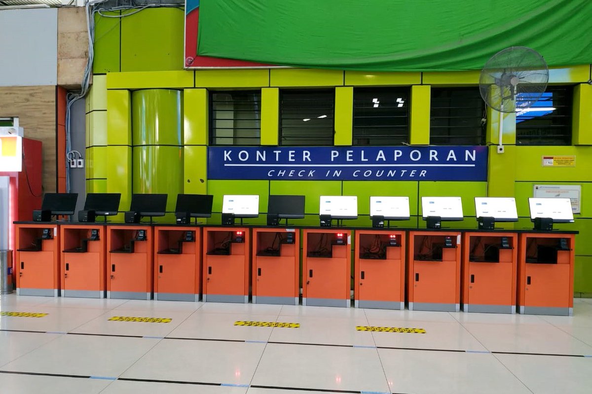keretaapikita's tweet photo. Daop 1 Jakarta Terapkan Sosial Distancing di Berbagai Area Stasiun
https://t.co/IpeLiLOBId

KAI telah menerapkan kebijakan pengaturan jarak melalui pemasangan garis pembatas di berbagai area pelayanan stasiun. https://t.co/C5Sp7L5jEO