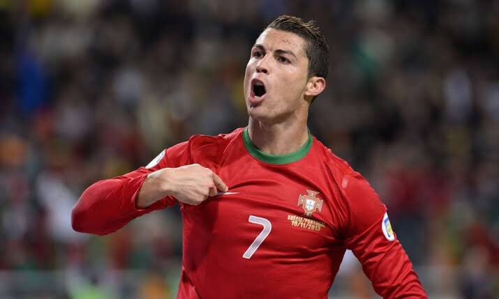 Ronaldo vs Sweden (2013)Probably my favourite Ronaldo performance ever. This is when the world truly noticed him and it won him the Ballon d’or. Probably his best performance for country.