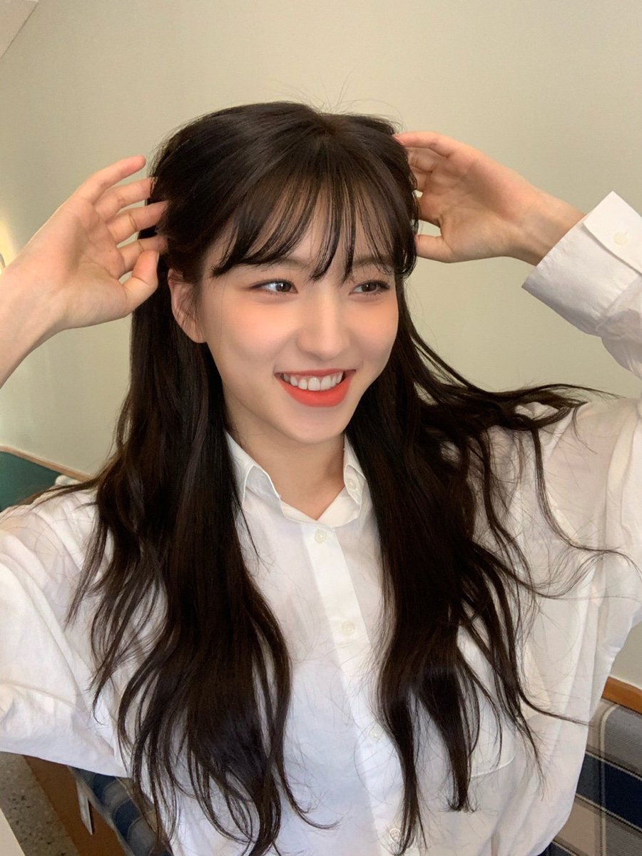 [#우주소녀 #은서]
우정들한테 보여줄 사진 여름이한테 찍어달라고 했는뎅 표정짓다가 이여름이 나보고 웃길래 멋쩍은 모먼트도 찍힌거있지?ㅎㅎ...여름아 이쁜 사진 고맙당❤️
instagram.com/p/B96R4QPJmjL/…