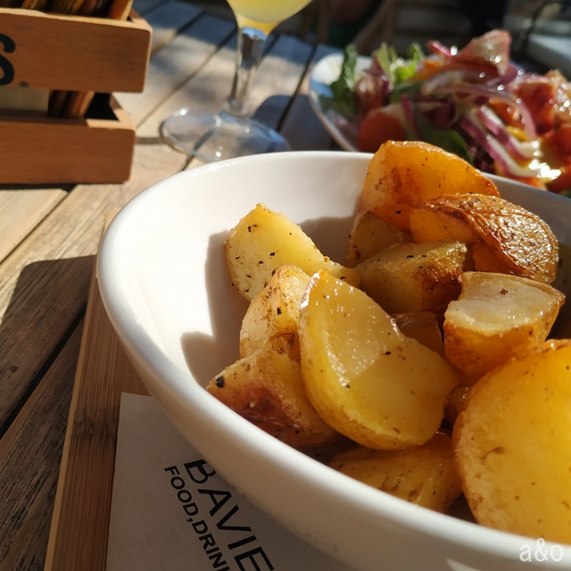 azucaryoregano's tweet photo. 🆕📣 NUEVA RESEÑA GASTRONÓMICA📣🆕
Apuntaros este sitio en #Alicante para cuando podamos salir de casa, se trata de un bar en pleno paseo marítimo. ¡Descubre KIOSKO GÓMIZ!

https://t.co/wU8UfvkXZE

#FoodBlogger 
#Gastronomía https://t.co/3eoPOdtOw9