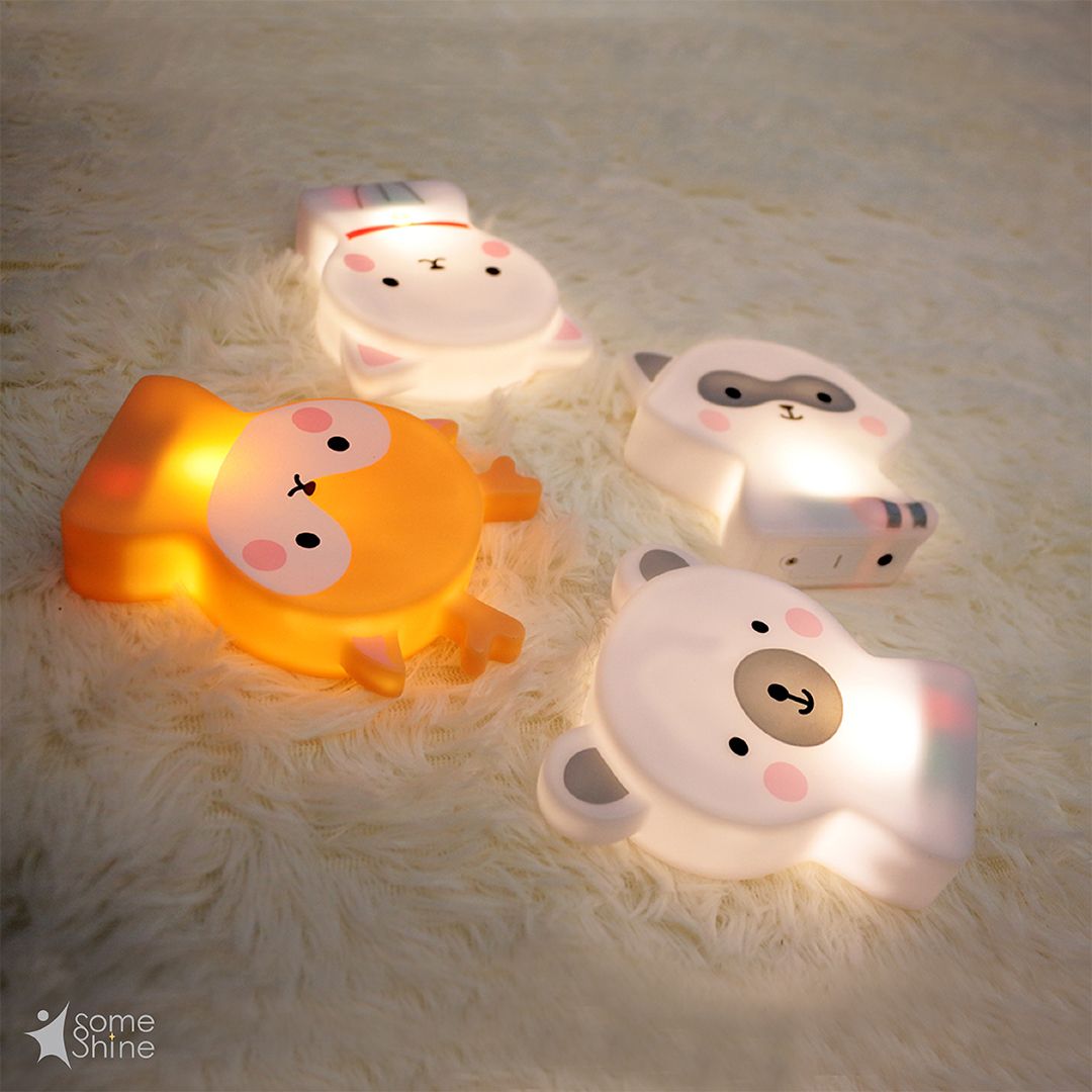 someshine_tw's tweet photo. Lying on the floor and chatting with friends is relaxing👯 👯 👯 

#SomeShine #CuteAnimalDisplayLight #animaldisplaylight #displaylight #animallight #cuteanimal #cat #deer #raccoon #polarbear #nightlights #kidslight https://t.co/caCic0uGW3